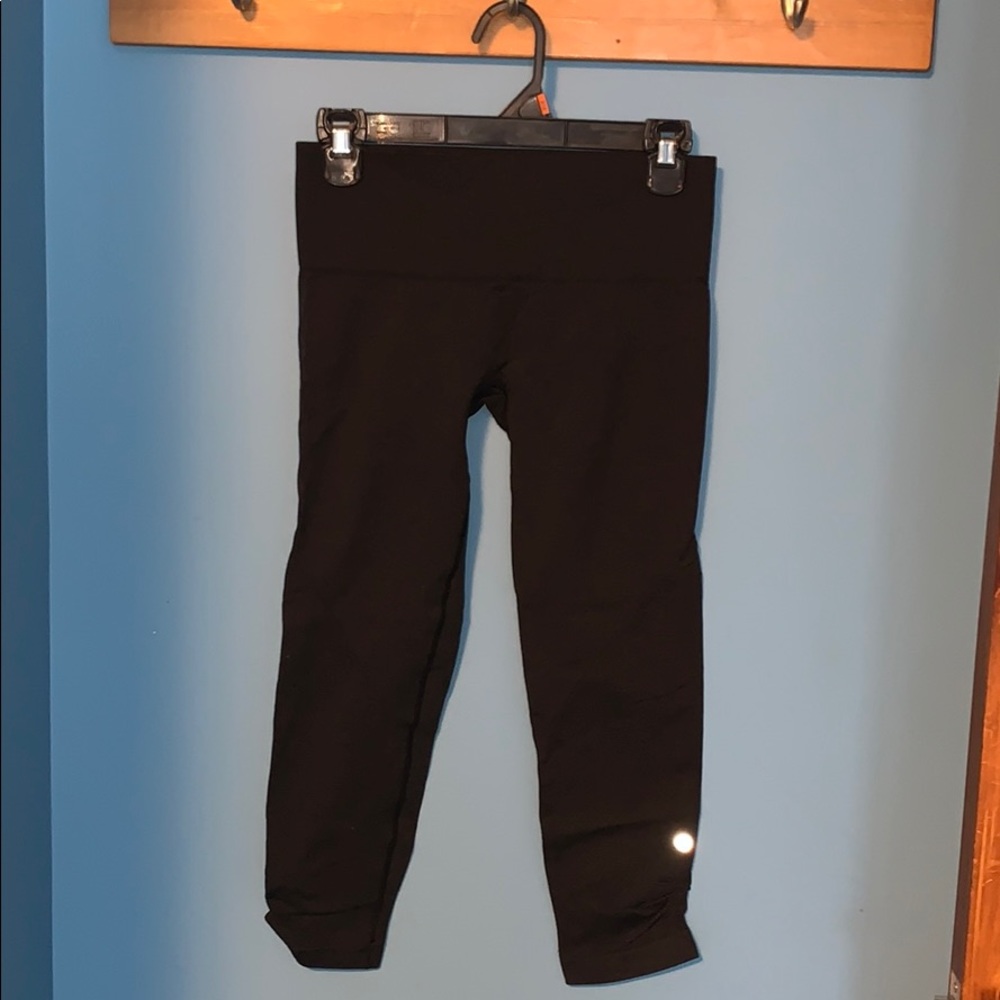 Lululemon Ebb and Flow charcoal Crops sz 6